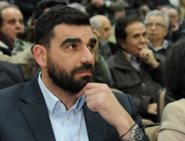 Γέλιο στο twitter από «ξυλοδαρμό» του άθικτου ΣΥΡΙΖΑίου Π.Κωνσταντινέα από «ακροδεξιούς»: «Μόνο αυτός κι ο Τσακ Νόρις»!